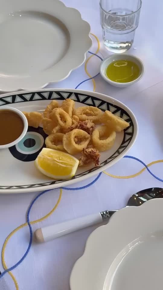 In The Roundhouse スカラップ ディナープレート White Scallop Platter – In The Roundhouse