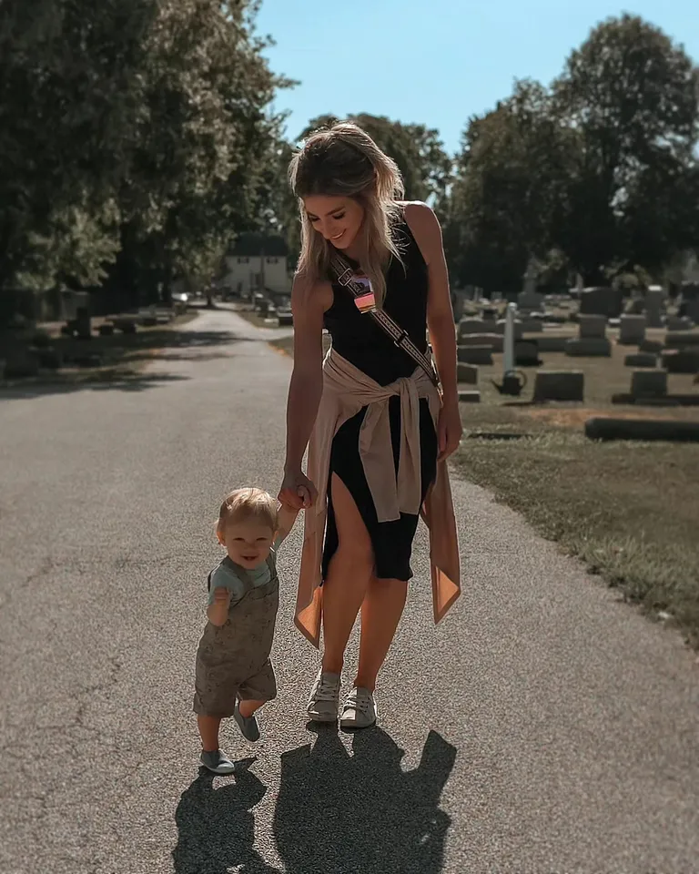 We can't get over how cute @dani_brickmanfit looks in our Coffee Run Set 😍 #loveellie