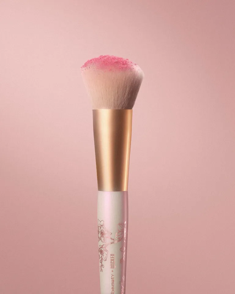 r.e.m. beauty x Wicked: For Good Cherry Blossom Blush Brush – rem