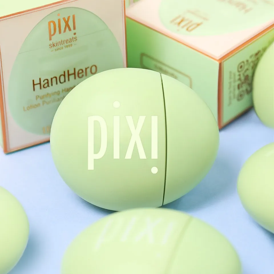 Hands That Glow, Wherever You Go 🖐️✨

Give a hand to your hydration. HandHero delivers soft, nourished and protected hands in one effortless step. The lightweight formula blends instantly, providing a purifying, anti-bacterial refresh while keeping skin smooth and comfortable.

Botanically based and enriched with:
🌿 Rosemary Oil: Revitalize + refresh
🍃 Tea Tree Oil: Purify + energize
🌰 Jojoba Oil: Soften + nourish

“I find myself reaching for this hand cream multiple times a day. It feels so light, leaves no residue and smells so clean.” – Petra

Save this post as your go-to reminder for Hand Glow moments on-the-go, wherever your day takes you. 💚

#PixiBeauty #HandHero #HandCare #SoftHands #OnTheGlow