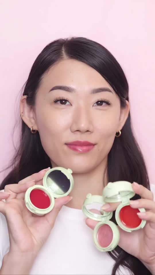 3 Steps to Effortless Radiance ✨

This essential trio smooths, defines and nourishes for a fresh, polished Glow anytime.

💚 On-the-Glow BASE: blurs and evens with Ceramide NP to hydrate, Superfood Berries to revitalize and Fruit Oils to nourish. 18 buildable shades.
💚 Large Lash Mascara: builds length and definition with Vitamin E, Panthenol and Bamboo Extract to help condition lashes.
💚 LipMask: hydrates and softens with Camellia Oil, Jojoba and Pomegranate Extract for smooth, nourished lips.

Skin looks fresh, lashes defined and lips beautifully conditioned, in three simple steps.

Which step is always part of your daily Glow routine? 💚✨👇

#PixiBeauty #PixiGlow #OnTheGlowBASE #LipMask #LargeLashMascara