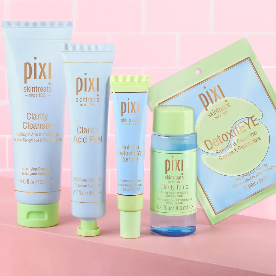 Clarity Skin Reset Kit: Clear, calm, and balanced skin starts here. ✨💦

A curated routine to support balanced, calm, and clear-looking skin, step by step.

💙 Clarity Cleanser & Tonic: Cleanses, refines skin-surface, and re-balances fast
💙 Clarity Acid Peel: Smooths texture and boosts radiance
💙 Roll-On Eye Serum: Cools, de-puffs, and hydrates with triple steel rollerball applicator
💙 DetoxifEYE Patches: Refresh and soothe with biodegradable hydrogel
💙 Facial Cloth: Gently exfoliates and lifts away impurities

Powered by Salicylic Acid: helps clarify, Probiotics: help support balance, and Caffeine: helps refresh and energize, this routine leaves skin looking clearer, calmer and refreshed.

Save for your next reset, how ready is your skin for a fresh start? 👀

#PixiBeauty #SkincareRoutine #ClearSkin #CleanBeauty #PixiGlow