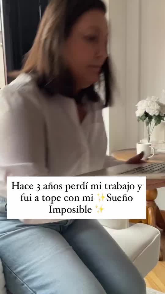 ¡Espero que me sigáis acompañando en este viaje! 💖

Para los que no me conozcáis, soy Angie Perez, fundadora de KHLOE JOYAS. 
Esta es una historia muy resumida de cómo empezó todo! ✨

Los últimos 3 años especialmente, han estado llenos de crecimiento pero también de trabajo muy duro, caídas, sinsabores pero siempre mucho mucho brillo.

Muchas gracias a cada cliente, seguidor o amigo de este camino. Sin vosotros no sería posible haber llegado hasta aquí y enfrentar todo lo que viene por delante.?🫶🏽

Ojalá que este mensaje le llegue a alguien que necesite verlo! 🤍