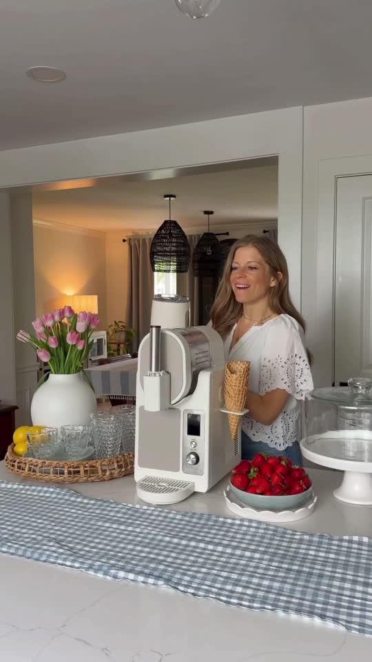 Frost Pro 16-in-1 Ice Cream & Frozen Drink Maker in Cream