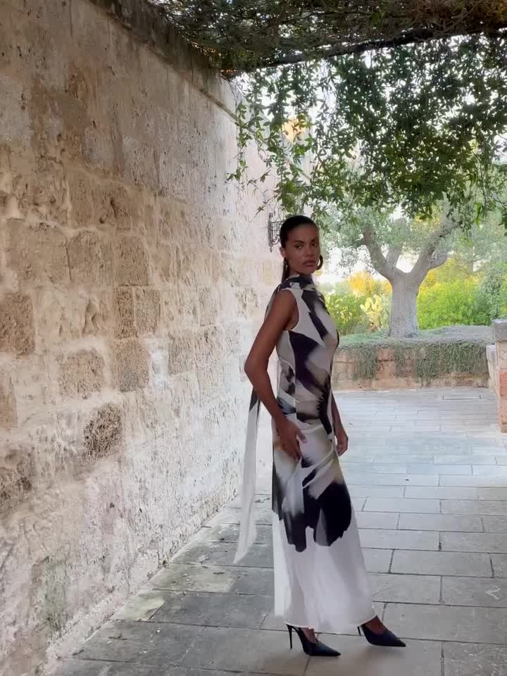 Our DAKOTA dress, designed for your next holiday