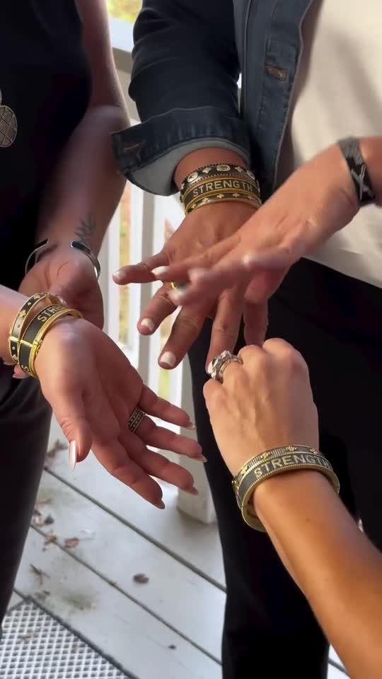 Freida Rothman: Iconic Clover Hinge Bangle – FREIDA ROTHMAN