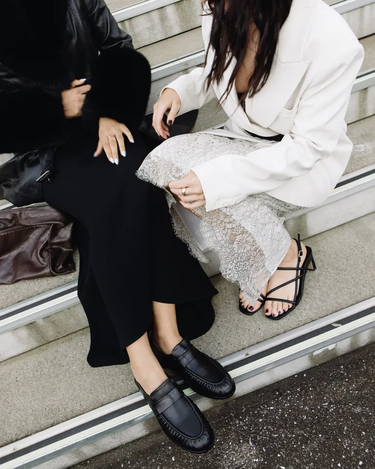 Towhee Black Leather Low Heels Bared Footwear