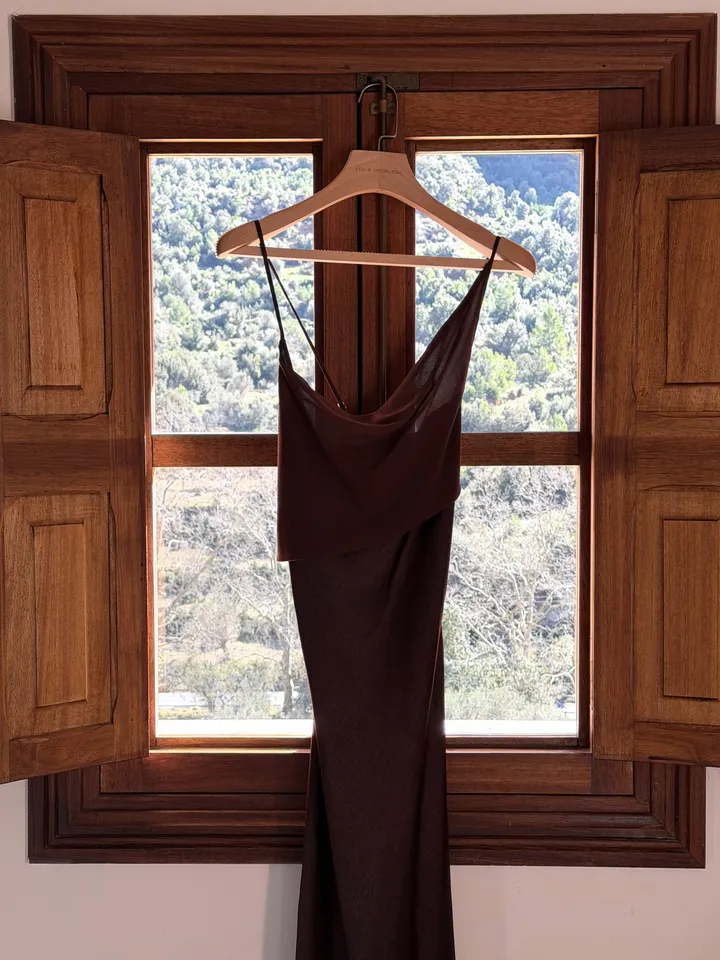 brown cowl neck slip dress KlaudiaChocolate Satin And Chiffon Maxi Midi dress Size:10US/42FR/14UK style_spaghetti strap She even does the Ideal for dinner parties