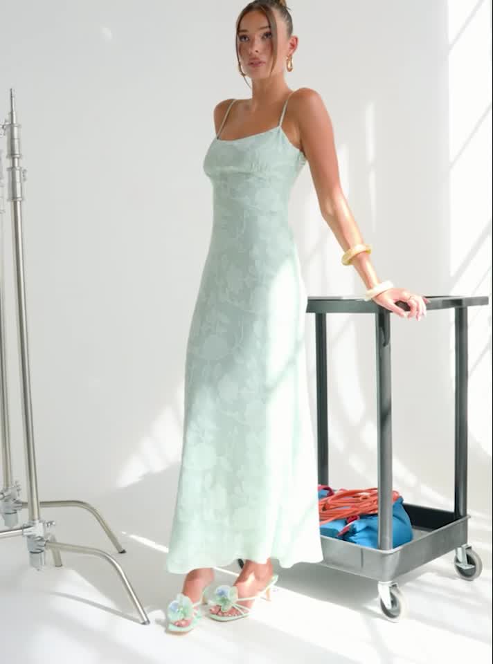 Avienna Maxi Dress Sage Burnout.mp4