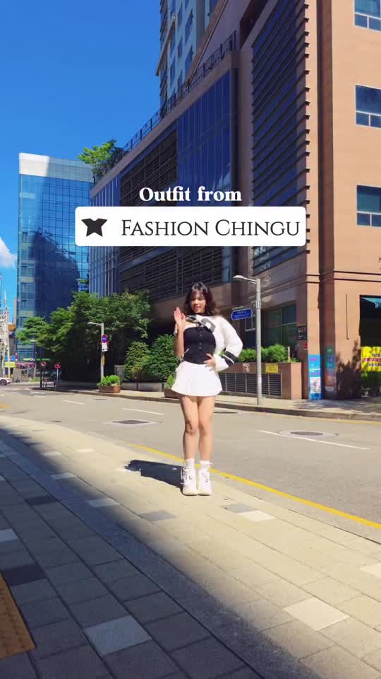 Black Off-Shoulder Button-Front Top | Yunjin - Le Sserafim