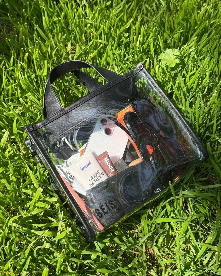The Essential Tote in Wicked Pink